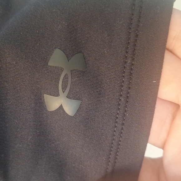 Under Armour Crop Top - Picture 2 of 5